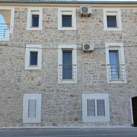 Apartments Violeta Бетина Екстериор снимка