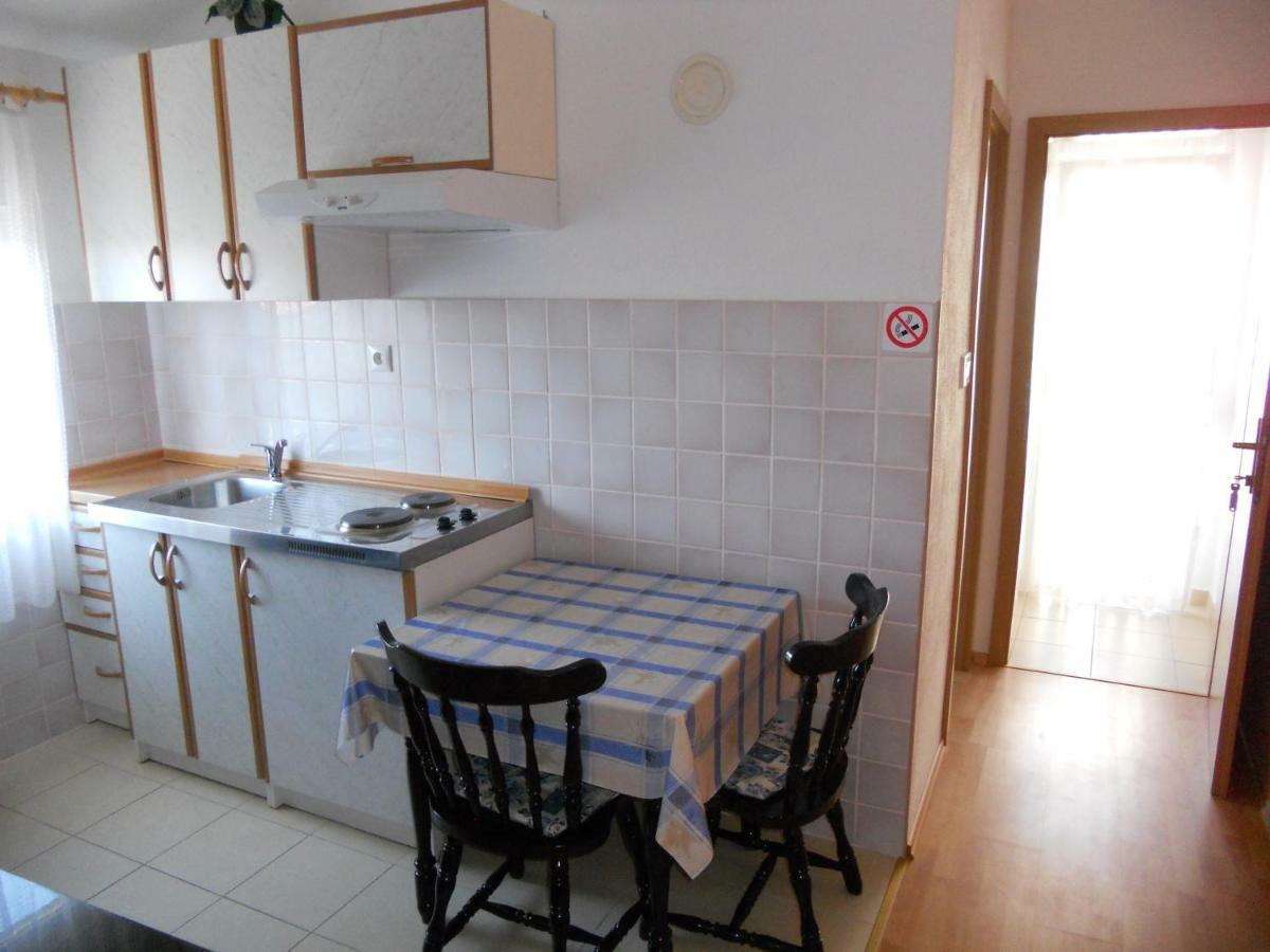 Apartments Violeta Бетина Екстериор снимка