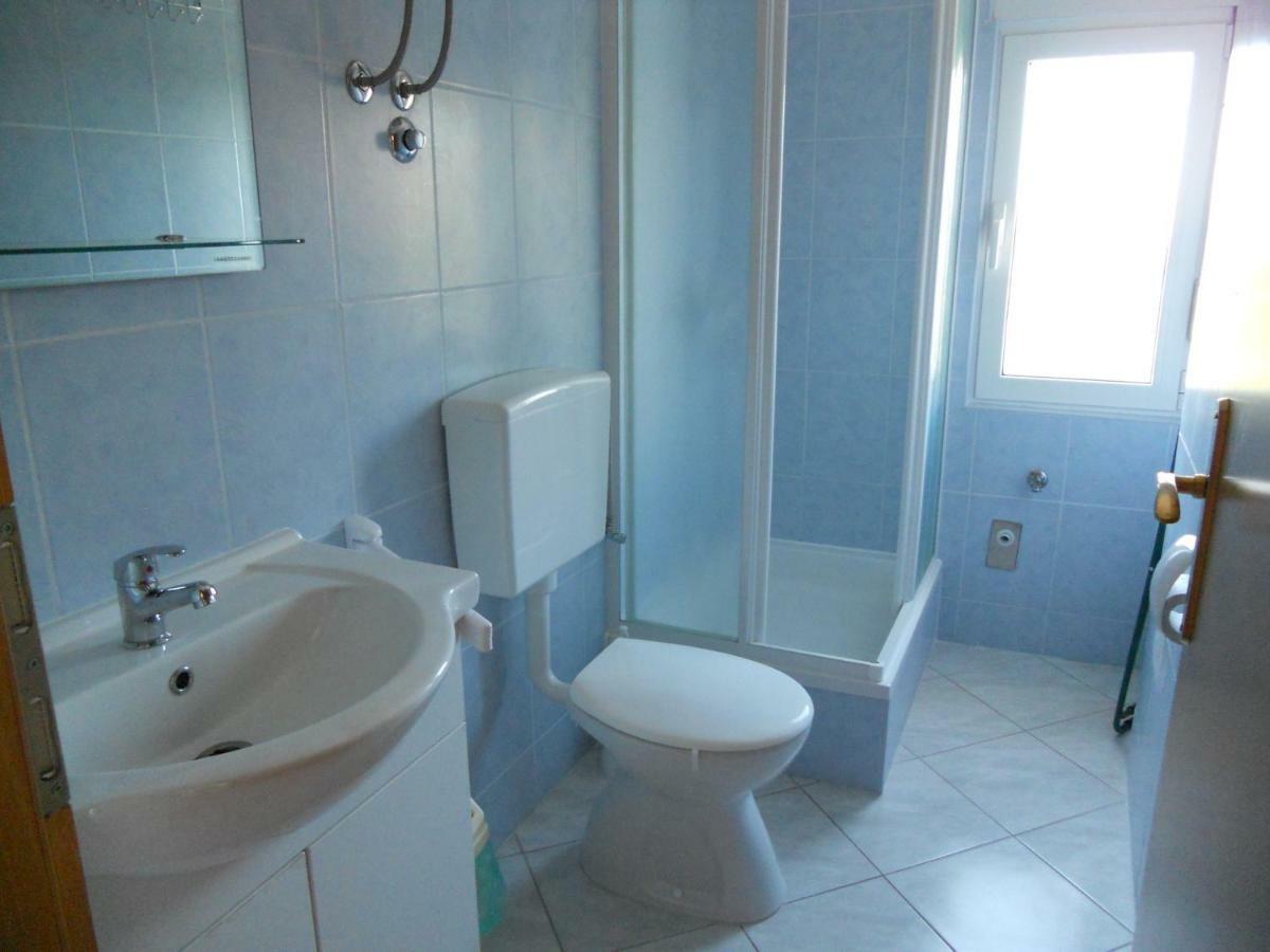 Apartments Violeta Бетина Екстериор снимка
