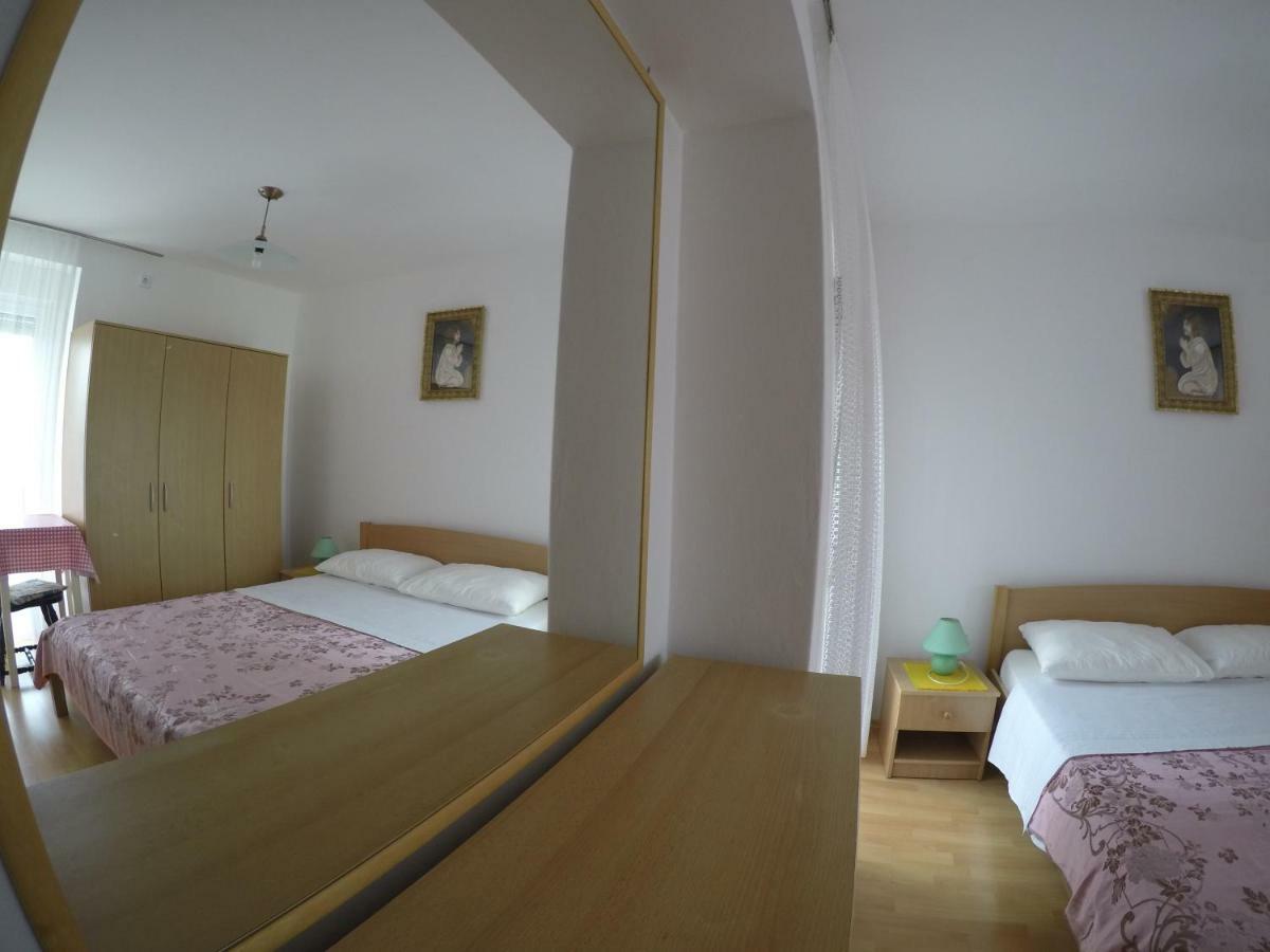 Apartments Violeta Бетина Екстериор снимка
