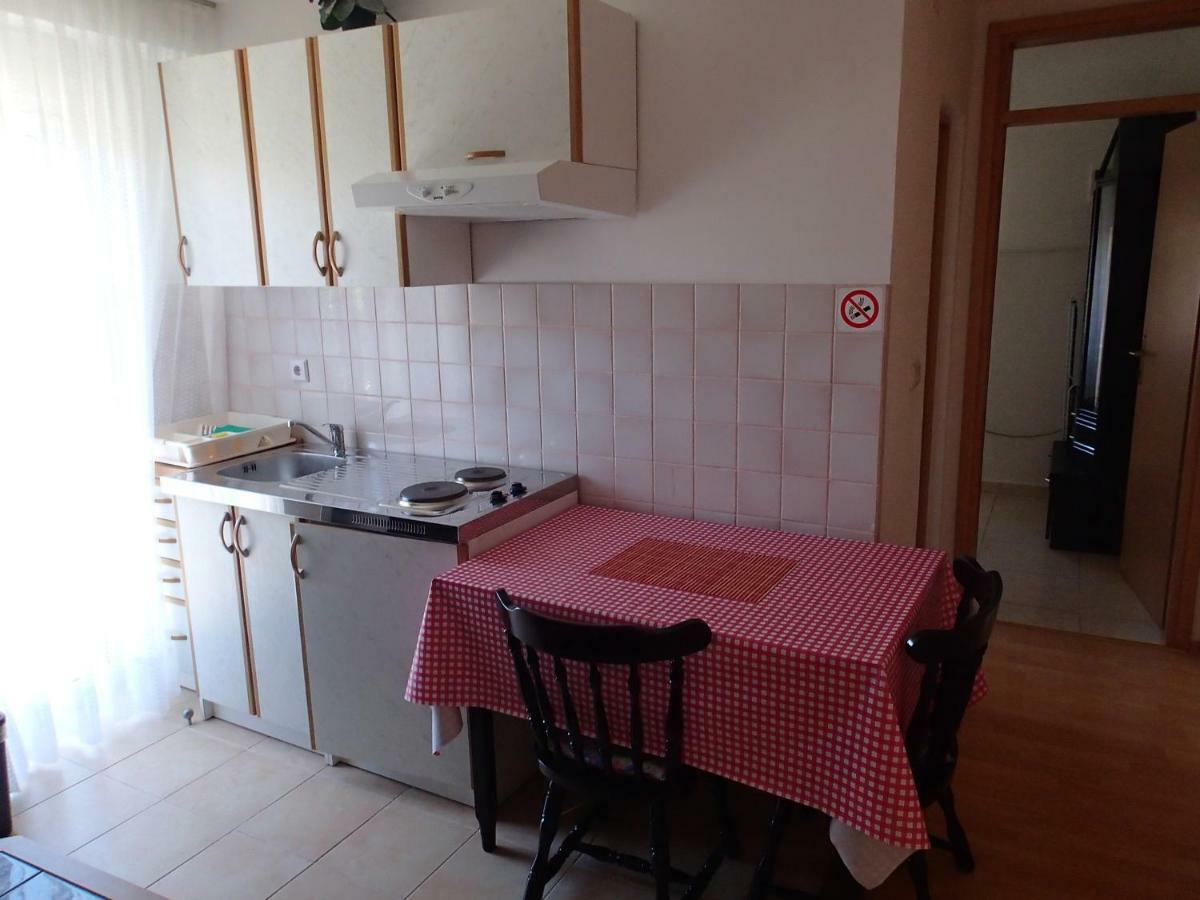 Apartments Violeta Бетина Екстериор снимка