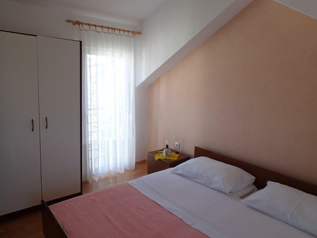 Apartments Violeta Бетина Екстериор снимка