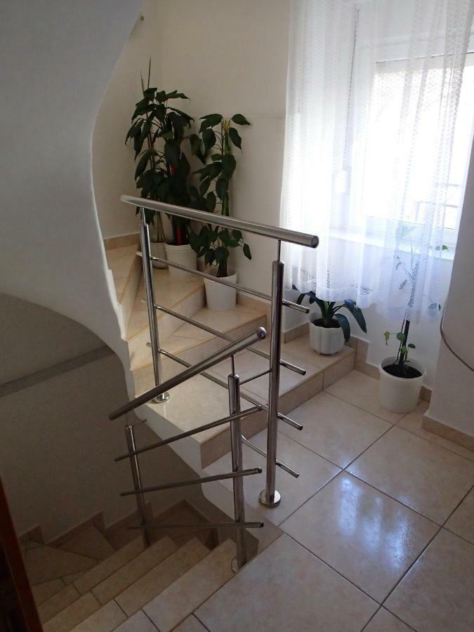 Apartments Violeta Бетина Екстериор снимка